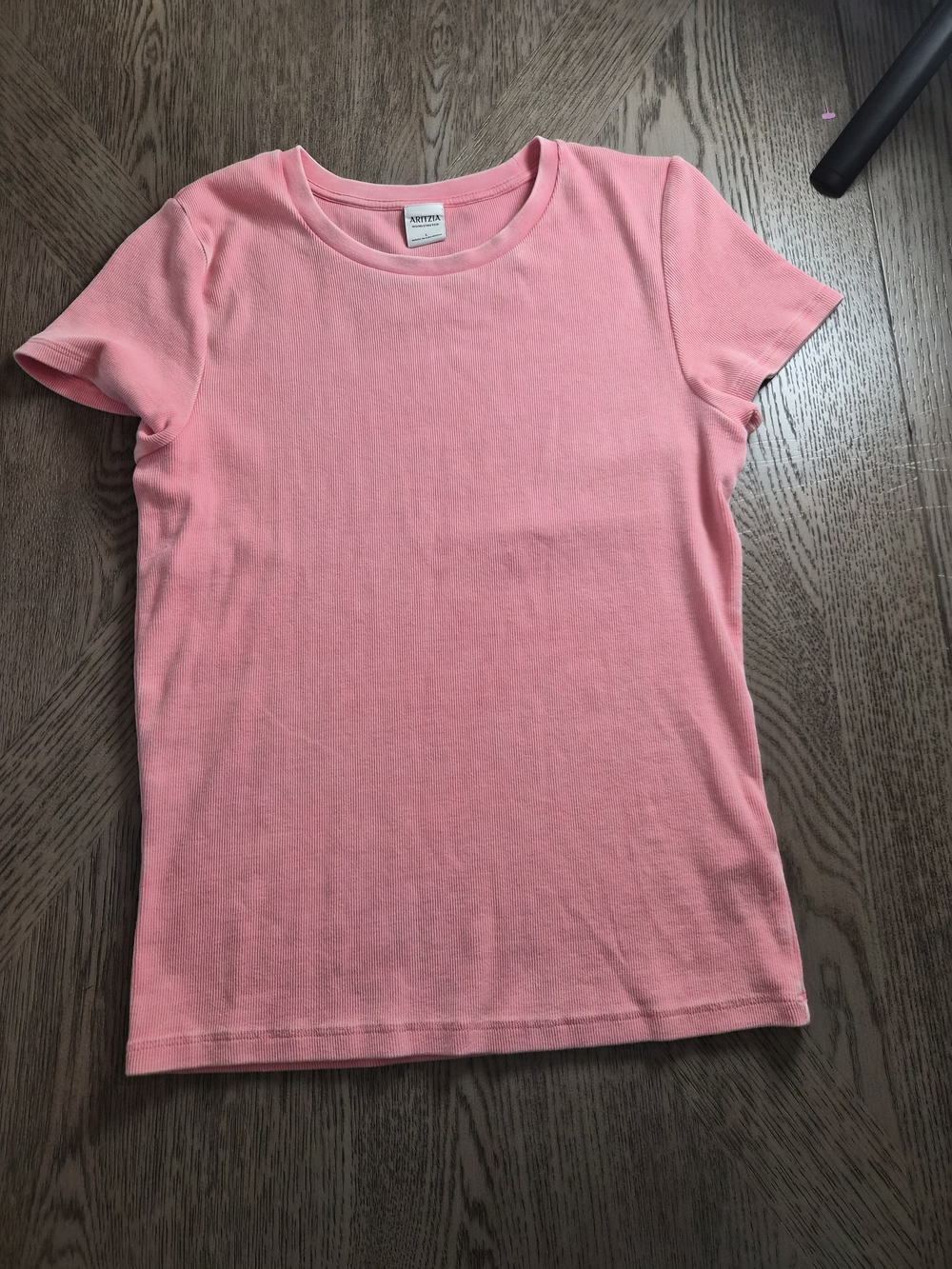Aritzia Short Sleeve Crewneck Tee in Coral Pink